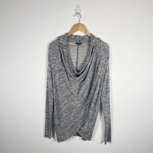 Vince Camuto Gray Turtleneck Sweater with Cozy Cowl Design‎